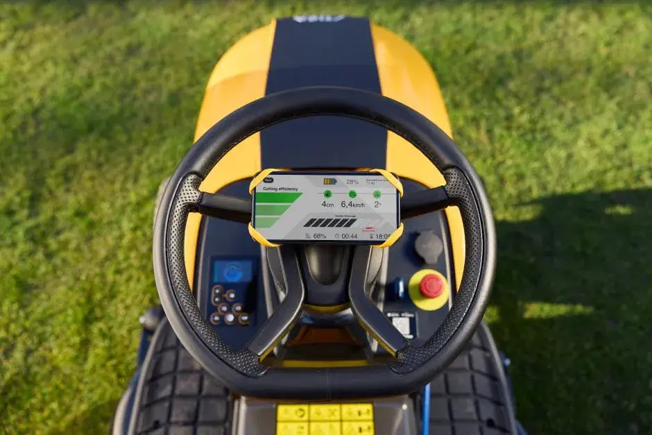 Аккумуляторный мини трактор косить газон